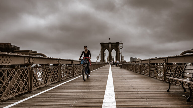 Stefaan Brodelet - A-Biker-on-the-Brooklyn-Bridge